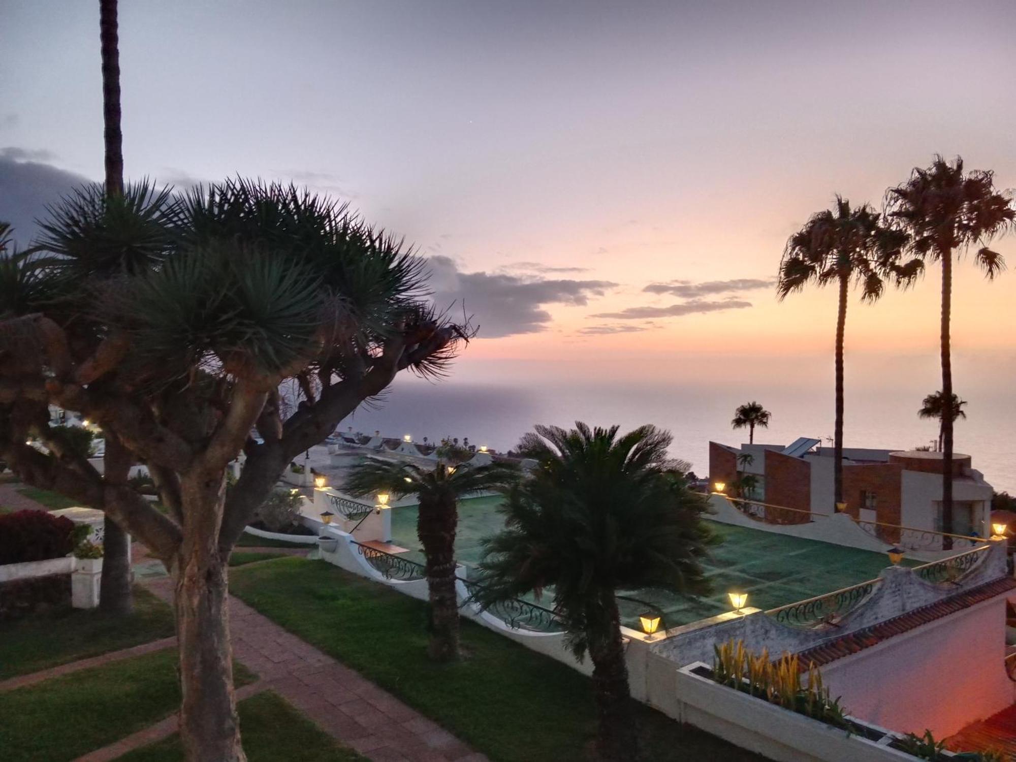 Апартаменты Studio Sea Front View & Pool Такоронте Экстерьер фото